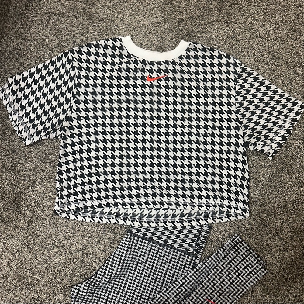 NEW Nike Women’s Black and White Houndstooth Activewear - Picture 3 of 7
